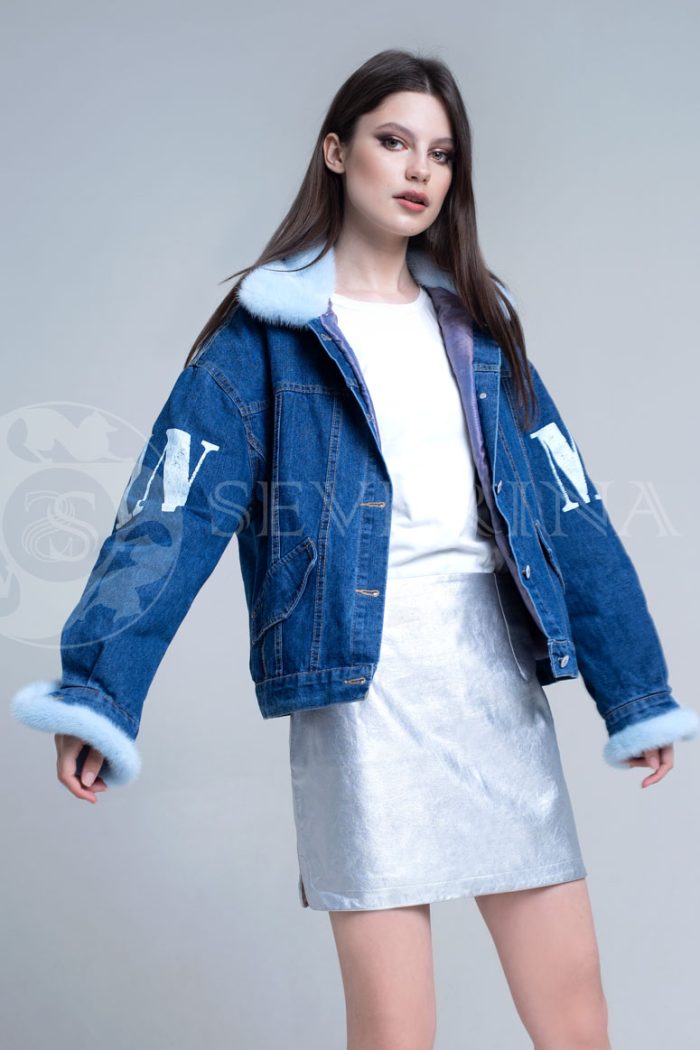 denim angel4 700x1050 - джинсовая куртка с отделкой мехом норки голубого цвета и принтом