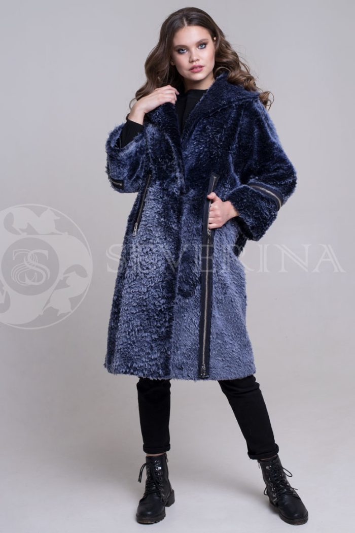 shuba t.sin kosuha molnii3 700x1050 - Шуба из овчины тёмно-синего цвета с отделкой молниями Д-015
