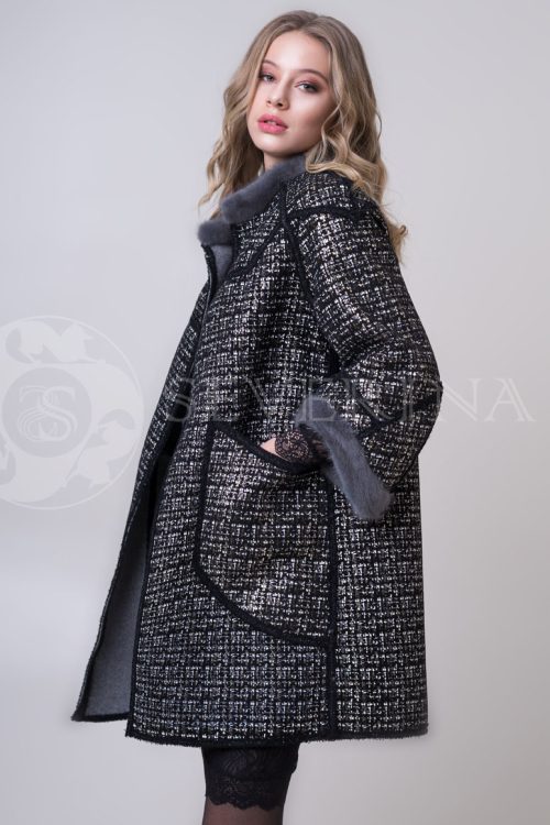 palto chanel 2 storonnee 1 storona 1 1 500x750 - Двустороннее пальто-дубленка с выработкой под твид Chanel и отделкой цветным мехом норки П-022