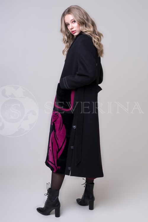 palto chernoe fuksija tigr 1 500x750 - Пальто чёрного цвета с инкрустацией цветным мехом норки П-020