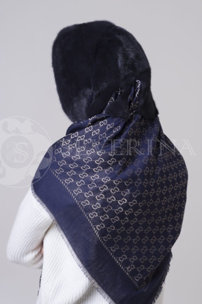 kapjushon platok3 700x1050 - платок-капюшон с отделкой из меха норки