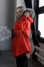 parka krasnaja chernoburka 4 155x233 - Куртка-парка красного цвета с отделкой мехом серебристо-черной лисы ПР-030