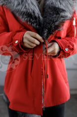 parka krasnaja chernoburka 6 155x233 - Куртка-парка красного цвета с отделкой мехом серебристо-черной лисы ПР-030