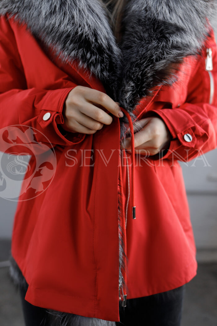 parka krasnaja chernoburka 6 700x1050 - Куртка-парка красного цвета с отделкой мехом серебристо-черной лисы ПР-030