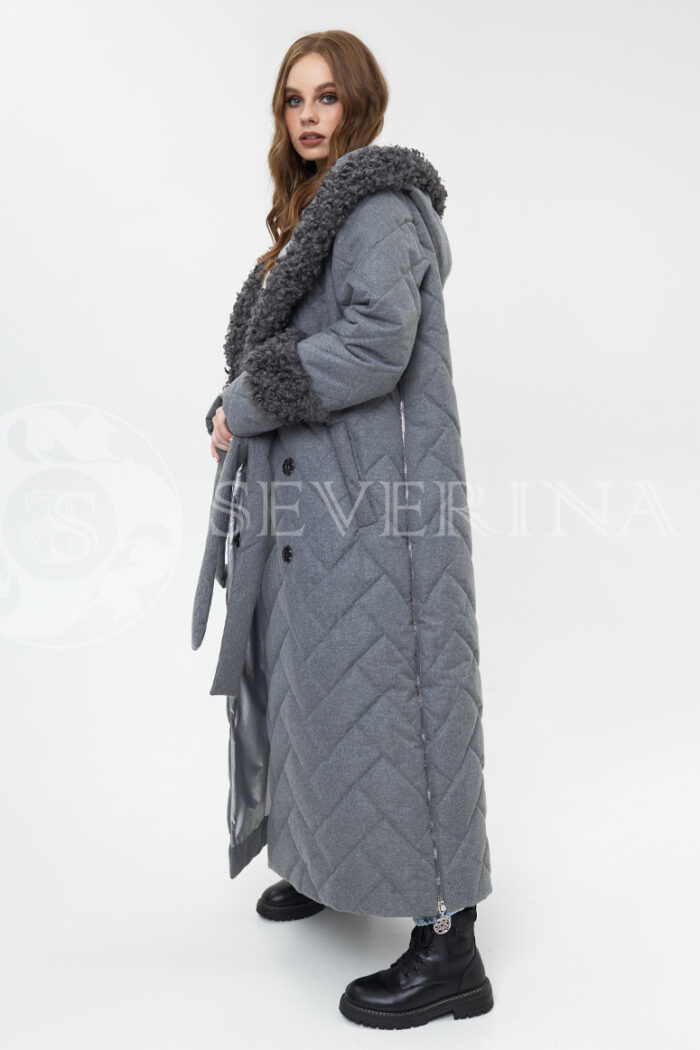 palto stezhka s kozlikom 3 700x1050 - Пальто стёганое с капюшоном и отделкой мехом козлика П-085