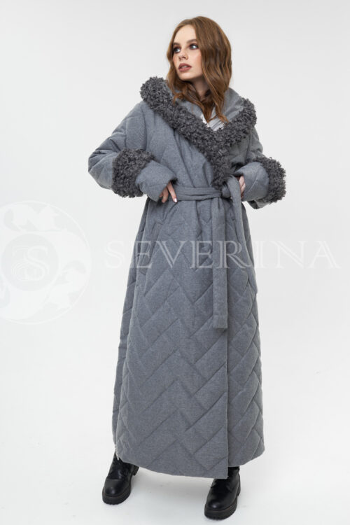 palto stezhka s kozlikom 4 500x750 - Пальто стёганое с капюшоном и отделкой мехом козлика П-085