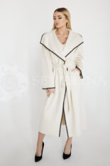 palto halat molochnoe s kontrastnoj strochkoj 6 155x233 - Пальто кашемировое молочного цвета с контрастной строчкой-окантовкой